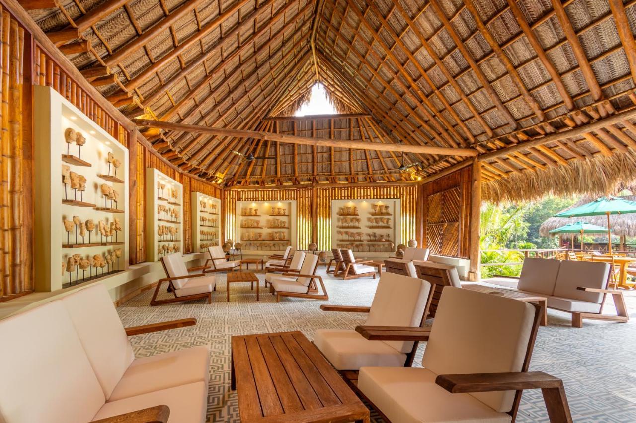 Senda Watapuy HotZaino Kültér fotó The interior of the spa at the Four Seasons Resort Maldives at Landaa Giraavaru